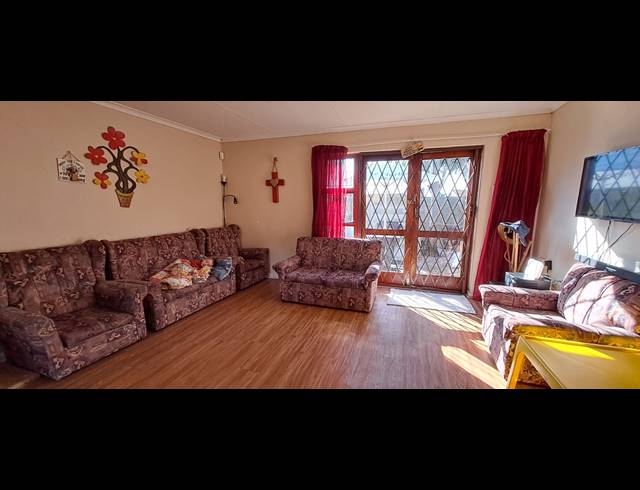 3 BEDROOM TOWNHOUSE RENTED IN CHARLO